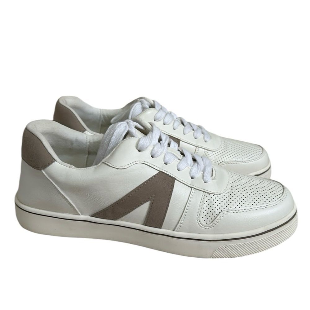 MIA Womens Krew Perforated Lace Up Sneakers Shoes Casual - White